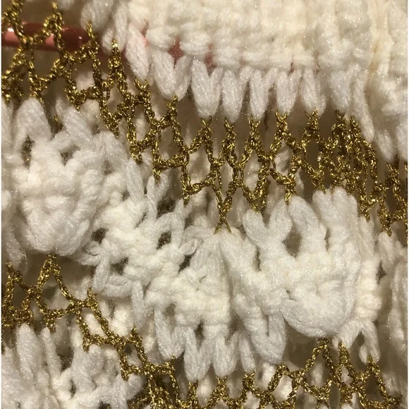 Vintage White & Gold Lurex cottagecore shawl - Picture 6 of 9